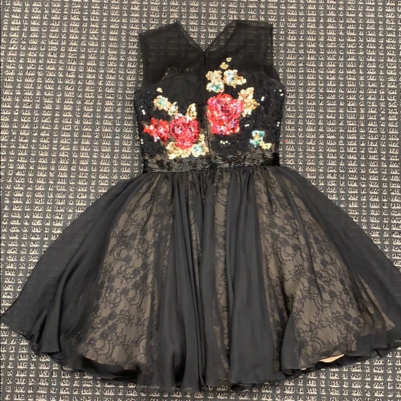 Short black Sherri Hill with lace underlay - Picture 3 of 7